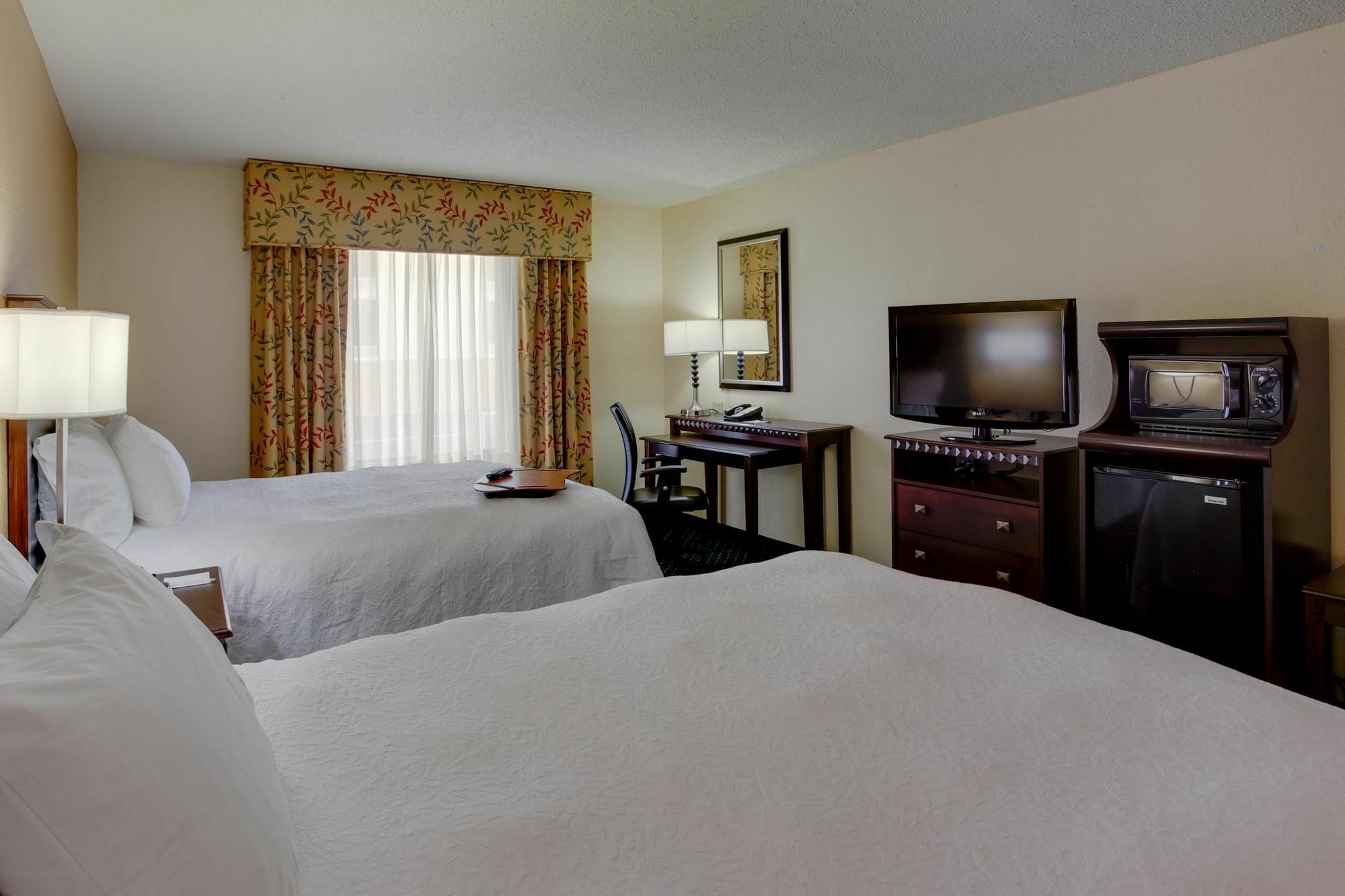Hampton Inn By Hilton Garden City Long Island Exterior foto